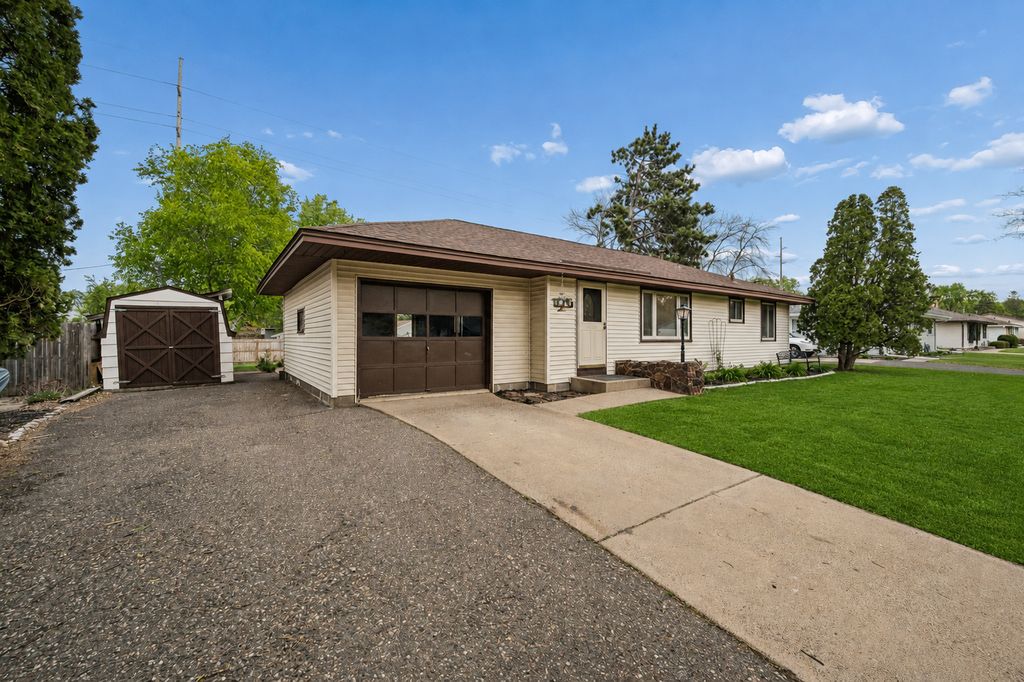 321 109th Avenue NW, Coon Rapids, MN 55448