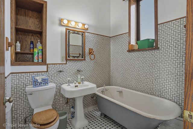 3315 S Wood Street, Chicago, IL 60608