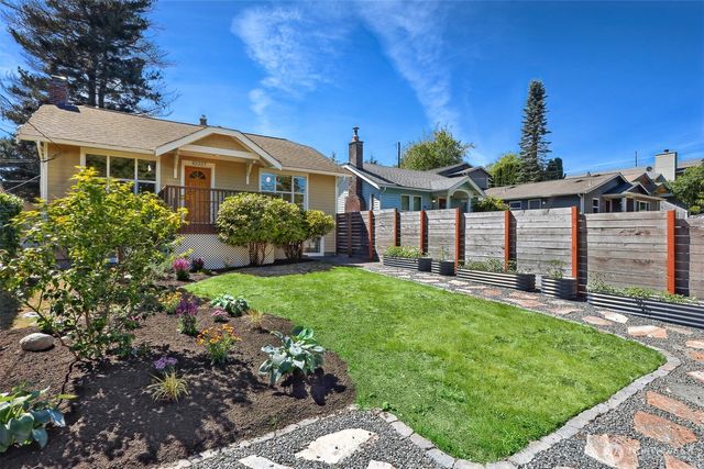 10327 Stone Avenue N, Seattle, WA 98133