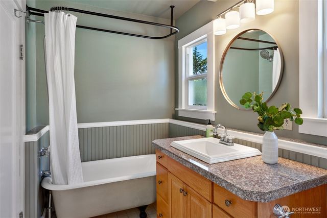 10327 Stone Avenue N, Seattle, WA 98133