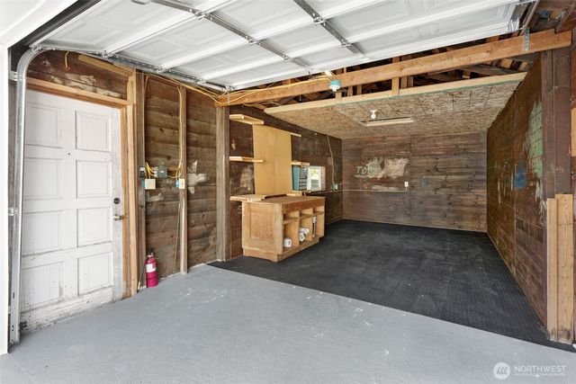 10327 Stone Avenue N, Seattle, WA 98133