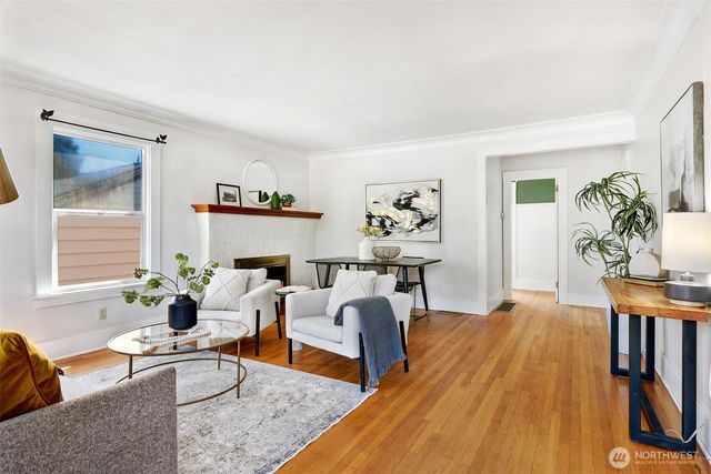 10327 Stone Avenue N, Seattle, WA 98133