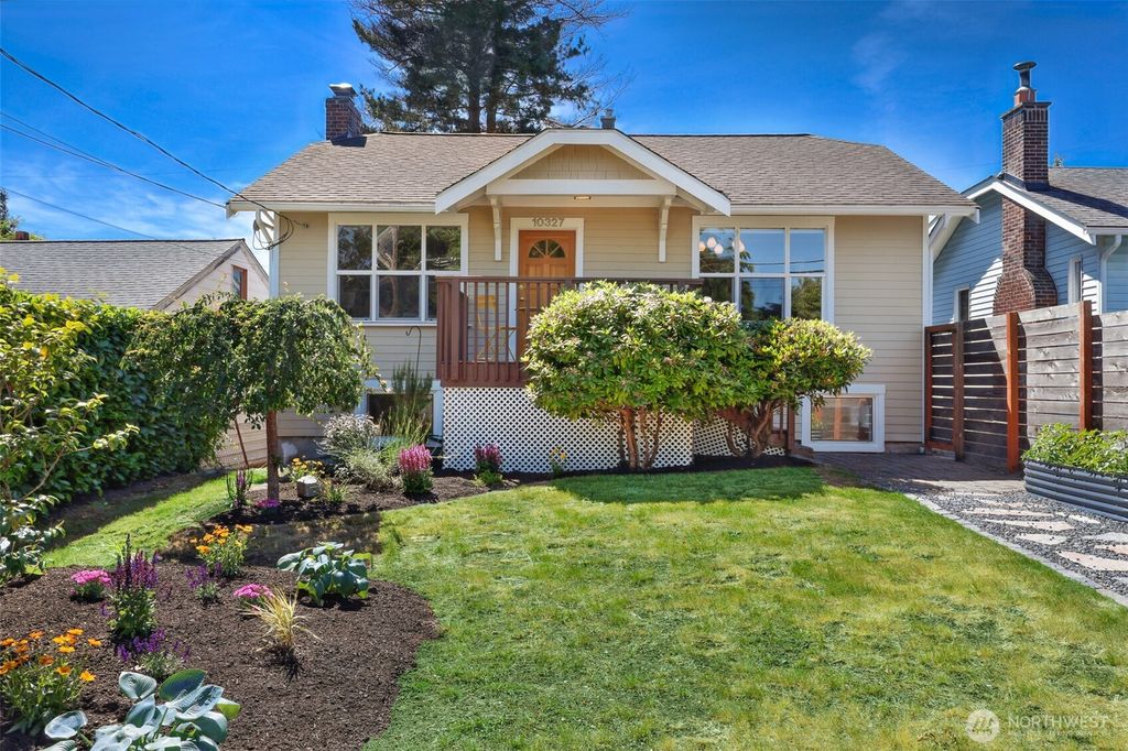 10327 Stone Avenue N, Seattle, WA 98133