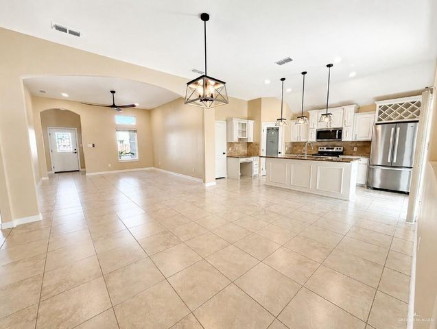 7713 N 40th Street, Mcallen, TX 78504