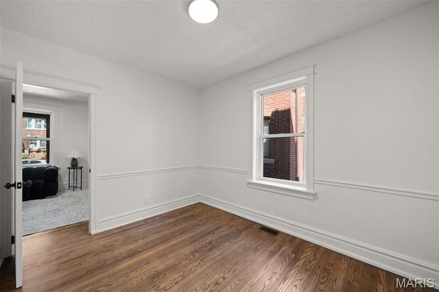 5006 Tholozan Avenue, St Louis, MO 63109