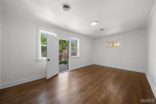 5006 Tholozan Avenue, St Louis, MO 63109