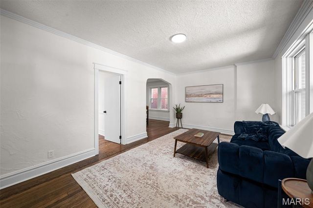 5006 Tholozan Avenue, St Louis, MO 63109