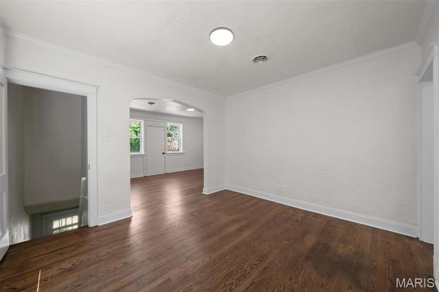 5006 Tholozan Avenue, St Louis, MO 63109