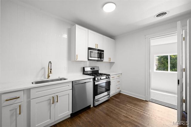 5006 Tholozan Avenue, St Louis, MO 63109