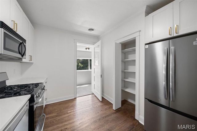 5006 Tholozan Avenue, St Louis, MO 63109