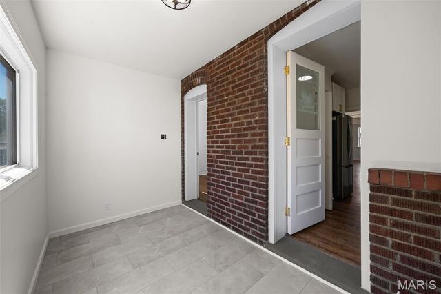 5006 Tholozan Avenue, St Louis, MO 63109