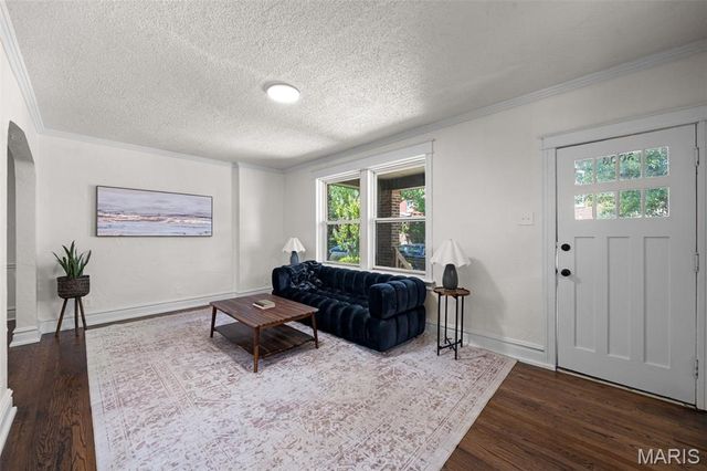 5006 Tholozan Avenue, St Louis, MO 63109