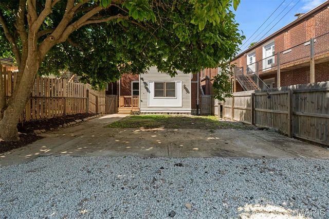 5006 Tholozan Avenue, St Louis, MO 63109
