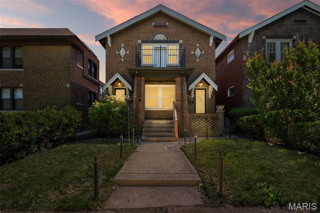 5006 Tholozan Avenue, St Louis, MO 63109