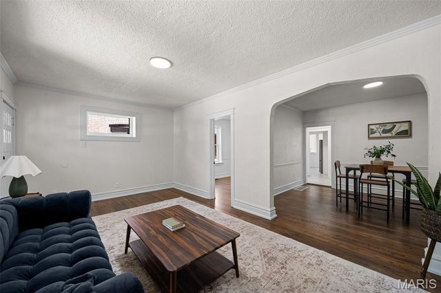 5006 Tholozan Avenue, St Louis, MO 63109