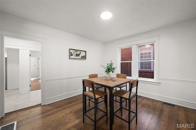 5006 Tholozan Avenue, St Louis, MO 63109