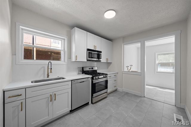 5006 Tholozan Avenue, St Louis, MO 63109
