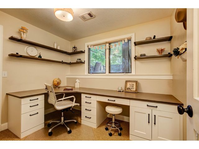 2213 Creekwood Dr, Fort Collins, CO 80525