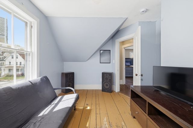 410 Cohannet St, Taunton, MA 02780