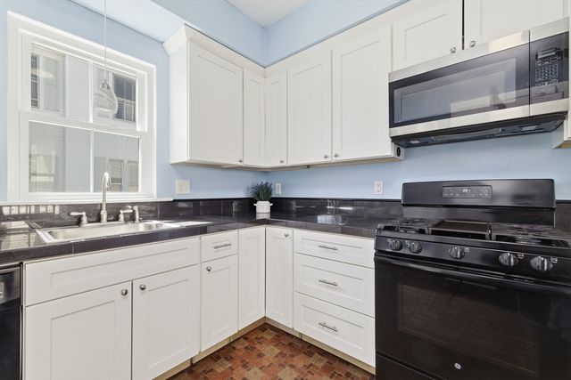 410 Cohannet St, Taunton, MA 02780