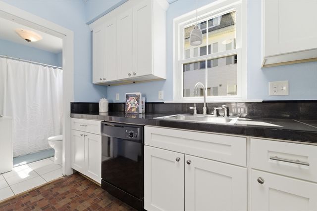 410 Cohannet St, Taunton, MA 02780