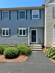 922 Fox Hollow Drive # 922, Hudson, NH 03051