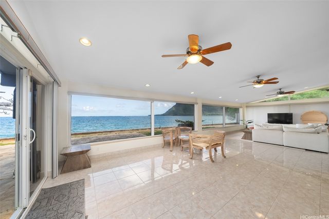 53-043 Kamehameha Highway, Hauula, HI 96717