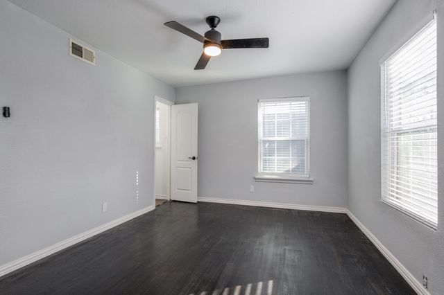 2824 Lockhart Avenue, Dallas, TX 75228