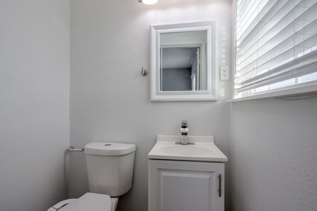 2824 Lockhart Avenue, Dallas, TX 75228