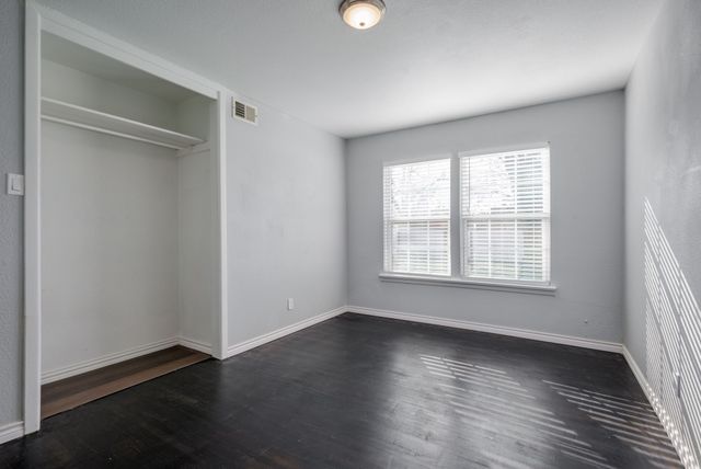 2824 Lockhart Avenue, Dallas, TX 75228