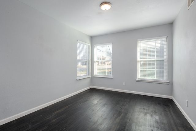 2824 Lockhart Avenue, Dallas, TX 75228
