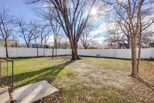 2824 Lockhart Avenue, Dallas, TX 75228