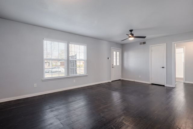 2824 Lockhart Avenue, Dallas, TX 75228