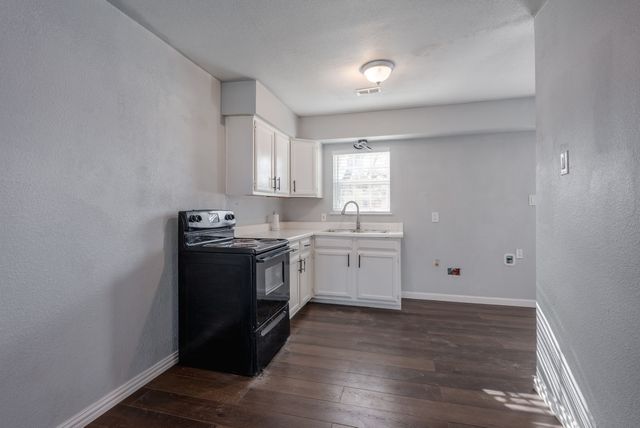 2824 Lockhart Avenue, Dallas, TX 75228