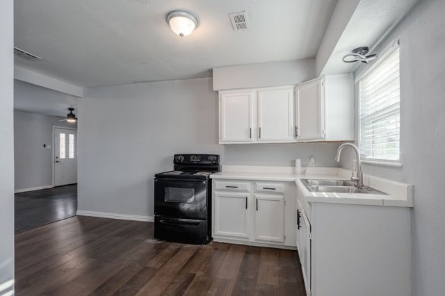2824 Lockhart Avenue, Dallas, TX 75228