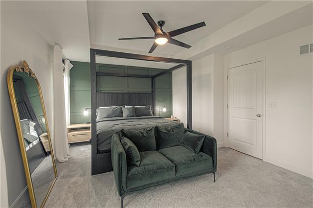 11727 N Laurel Avenue, Kansas City, MO 64157