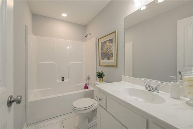 11727 N Laurel Avenue, Kansas City, MO 64157