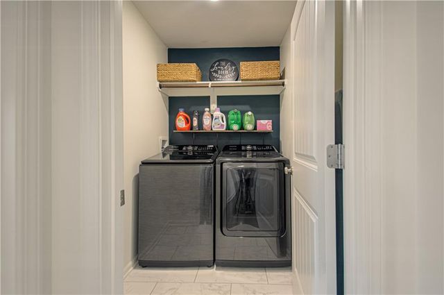 11727 N Laurel Avenue, Kansas City, MO 64157