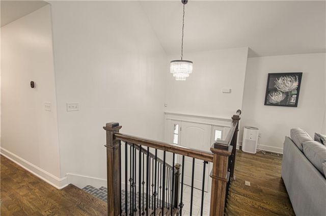 11727 N Laurel Avenue, Kansas City, MO 64157