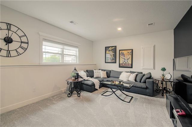 11727 N Laurel Avenue, Kansas City, MO 64157
