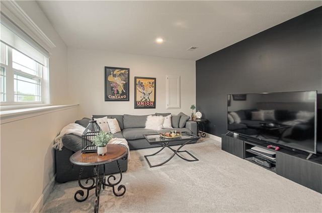 11727 N Laurel Avenue, Kansas City, MO 64157