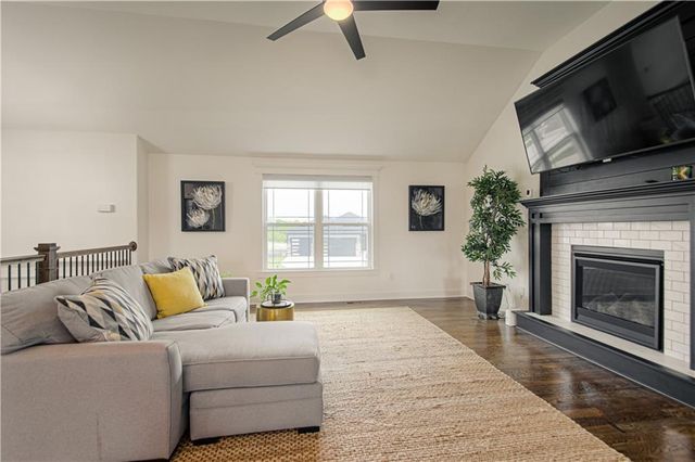 11727 N Laurel Avenue, Kansas City, MO 64157