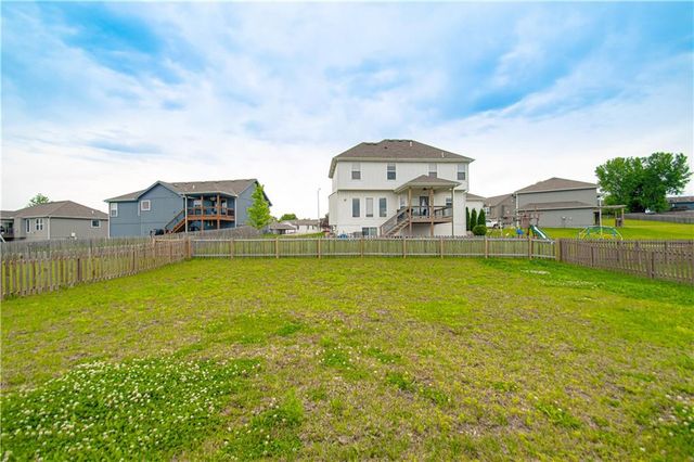11727 N Laurel Avenue, Kansas City, MO 64157