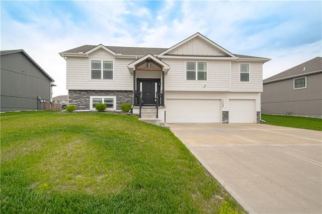11727 N Laurel Avenue, Kansas City, MO 64157