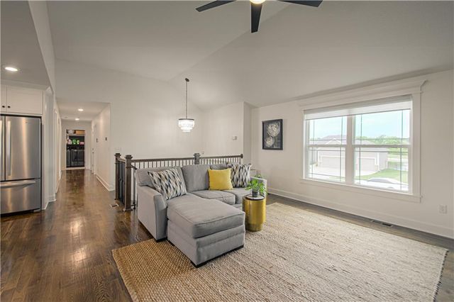 11727 N Laurel Avenue, Kansas City, MO 64157