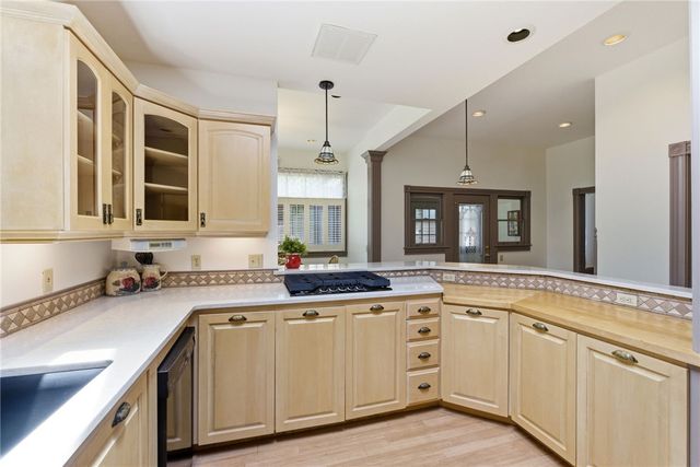 402 E Spring Street, Fayetteville, AR 72701