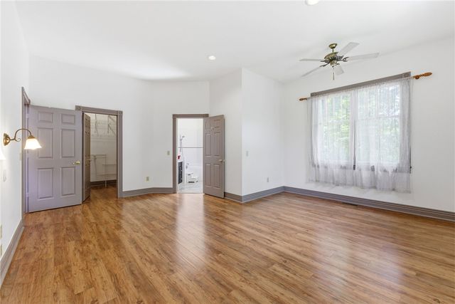 402 E Spring Street, Fayetteville, AR 72701