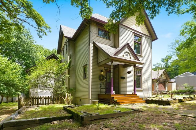 402 E Spring Street, Fayetteville, AR 72701