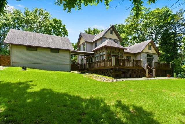 402 E Spring Street, Fayetteville, AR 72701