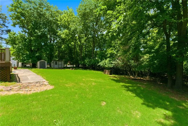 402 E Spring Street, Fayetteville, AR 72701
